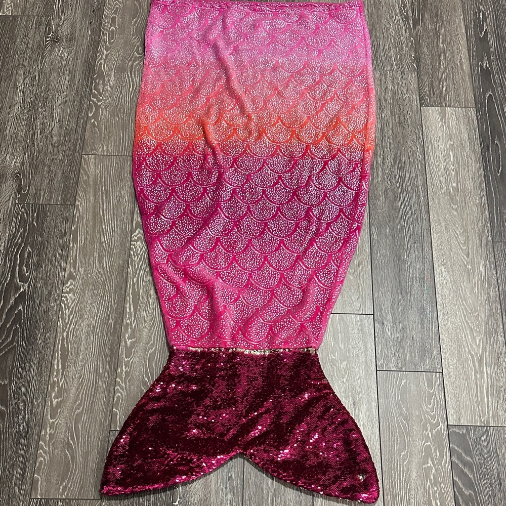 NWOT Mermaid Tail Blanket
